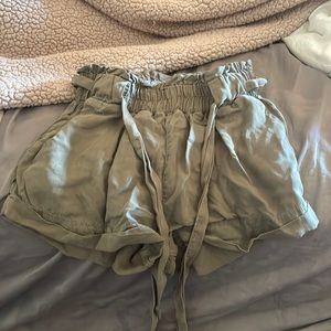 cute tie up army green shorts! brand sneak peak/ size small